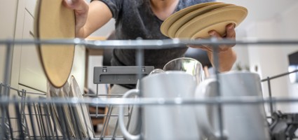 BlogImages/Man-Loading-Dishwasher.jpg