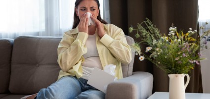 BlogImages/Women-dealing-with-spring-allergies.jpg