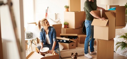 BlogImages/Young-couple-packing-up-home.jpg
